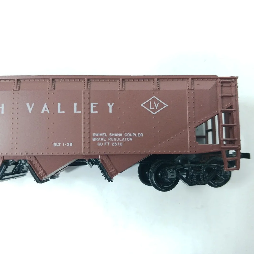 Lehigh Valley LV 4127 HO Scale Triple Hopper Rail Car Brown Vintage Style